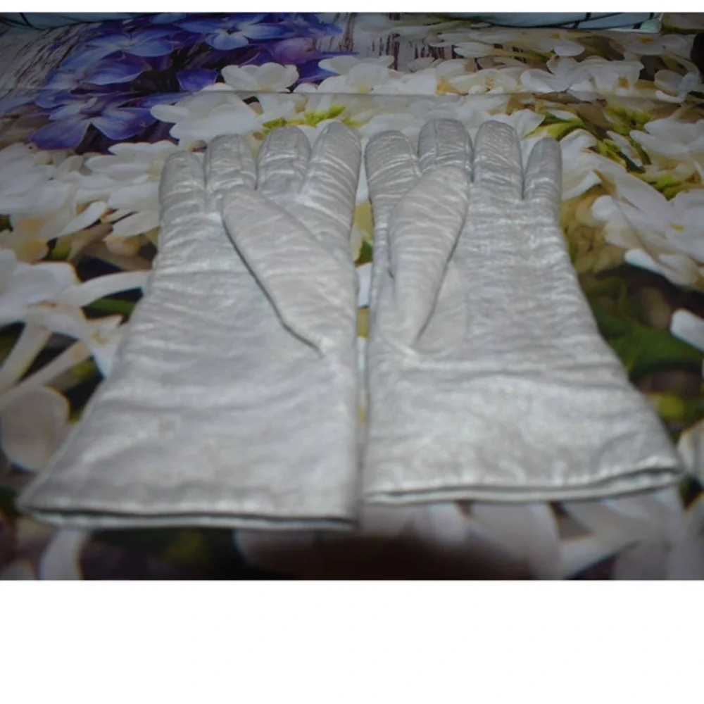 Liz Claiborne Silvered White Winter Leather gloves‎ Size Small